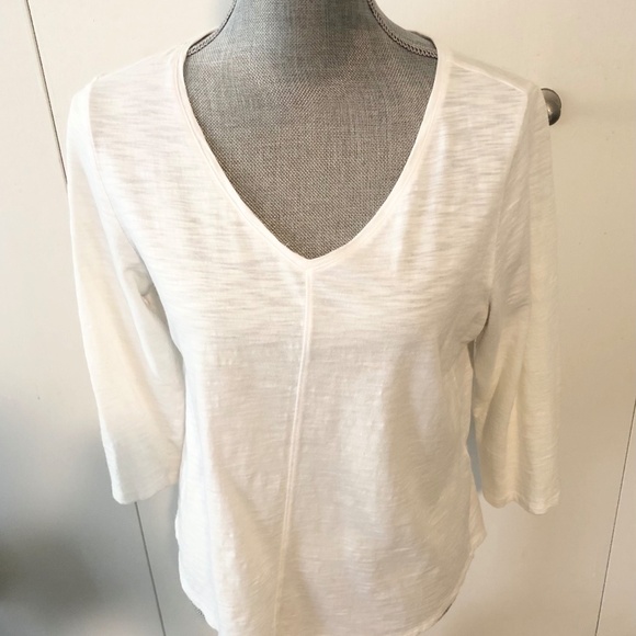 🕓 CHICOS BRAND NAME LIKE NEW PRETTY TOP SIZE MEDIUM - Picture 1 of 4